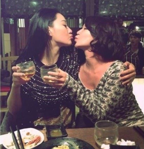 盘点当众上演同性之吻的十大女星（图）