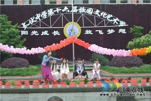 复盘泸州太伏中学事件：当警察干了记者的活之后