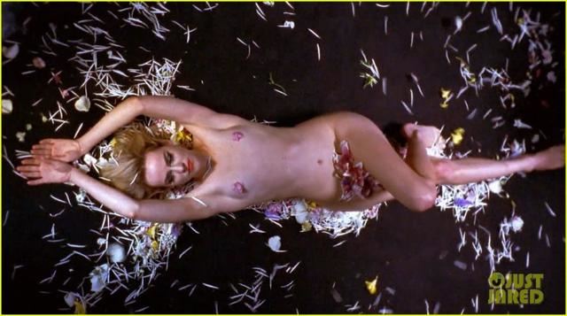 十大女星花瓣遮三点谁更性感（图）