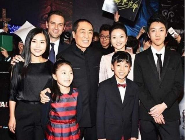 张艺谋老婆晒演出照，遭网友说像《大红灯笼高高挂》巩俐演的角色