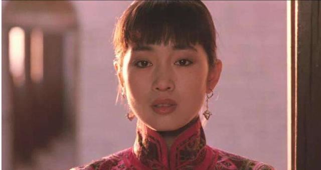 张艺谋老婆晒演出照，遭网友说像《大红灯笼高高挂》巩俐演的角色