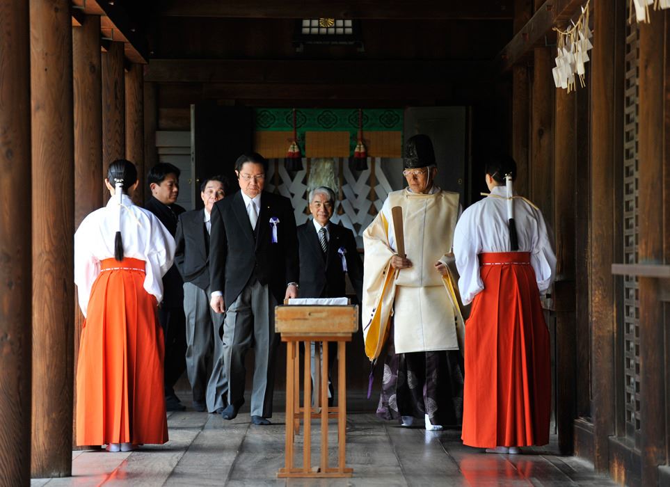 为何日本人几乎都崇拜靖国神社？