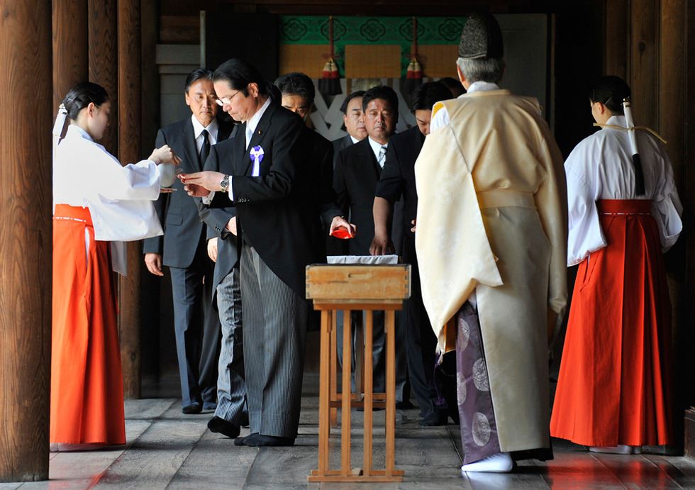 为何日本人几乎都崇拜靖国神社？