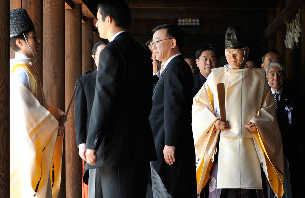 为何日本人几乎都崇拜靖国神社？