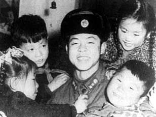 雷锋生前战友称不会因闲言碎语放弃做好事