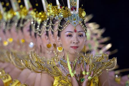 千手观音邰丽华的人生和爱情 (组图)