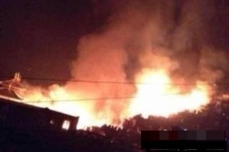 《四川佛学院发生大火》