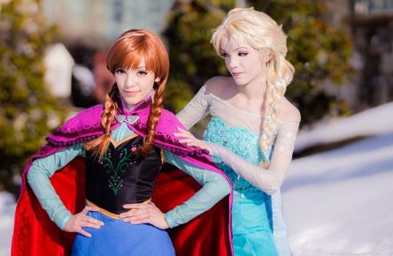 女大学生coser被大妈当场教育何以引关注？