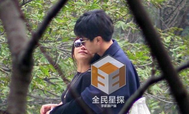 陈晓陈妍希领衔公园激吻缠绵被偷拍的五大明星