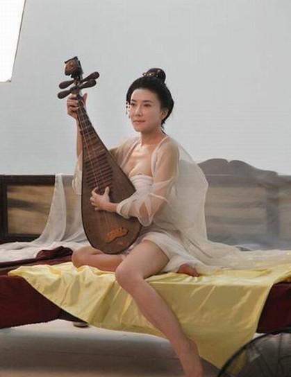 3D《新金瓶梅》女主角雪地拍片 大尺度惊艳(组图)