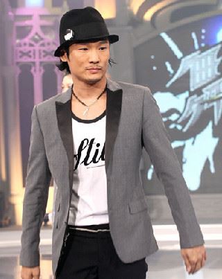 因吸毒被抓自毁前途的30位明星（图）