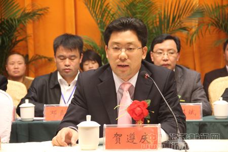 “维稳硕士”贺遵庆，也是“火箭干部”？