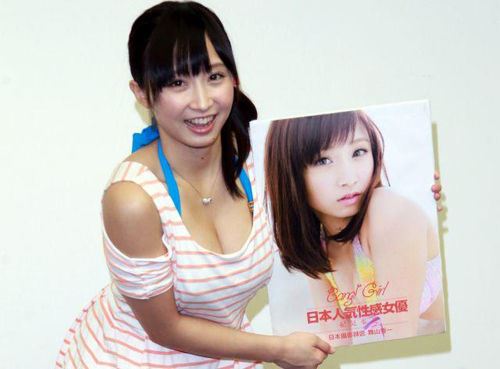 新生代AV女优每天脱光照镜检视全身(图)