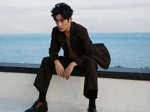 疑似女友曝光？朱一龙否认恋情上热搜