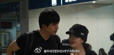 “小燕子”李晟与“尔康”李佳航恋情曝光内幕(图)