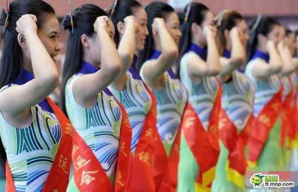 亚运礼仪小姐礼服太吸引眼球