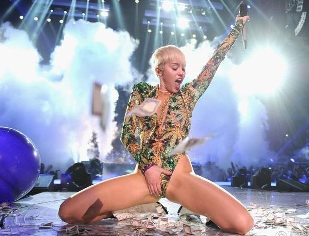 当众自摸下体博眼球的十大女星（图）