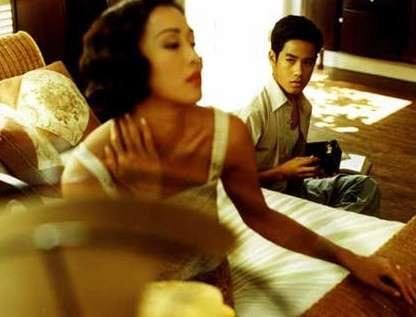 钟丽缇早年大尺度裸露床戏曝光（图）