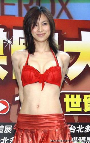 遭人胁迫无奈拍下裸照的男女明星们