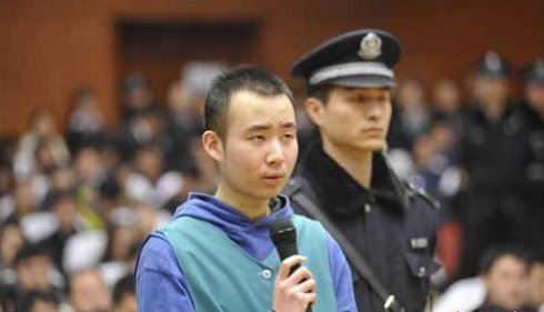药家鑫从撞人到杀人解析温顺背后的暴虐