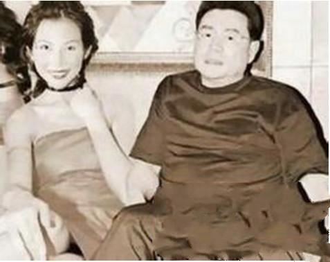 揭秘过着“一夫多妻”生活的男星富豪现状，齐人之福也不易享？