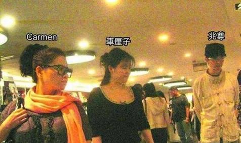 揭秘过着“一夫多妻”生活的男星富豪现状，齐人之福也不易享？