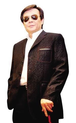 揭秘过着“一夫多妻”生活的男星富豪现状，齐人之福也不易享？