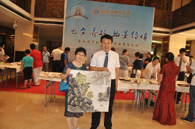 陕西省新闻书画家协会举办“七夕弄巧翰墨传情”慈善书画笔会