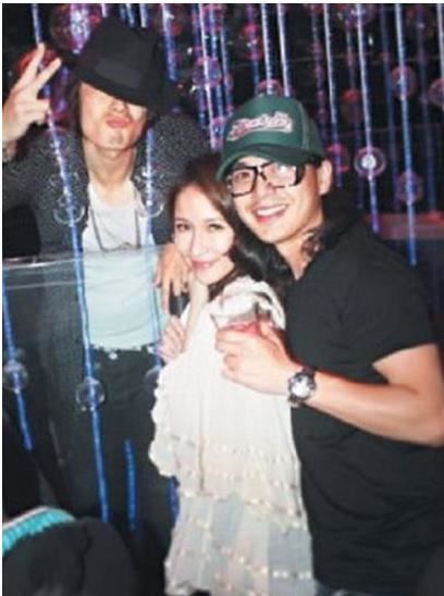 扒扒鲜肉收割机萧亚轩十大绯闻男友