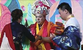 （原创）张铁林“坐床”成活佛活象一个小丑