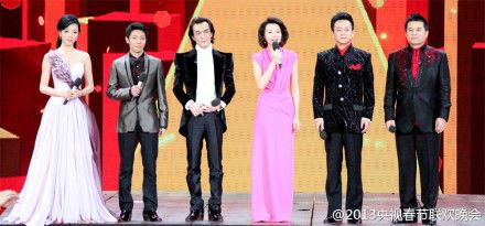 窦靖童首晒与王菲合影赵本山倪萍演小品一周娱乐TOP10(图)