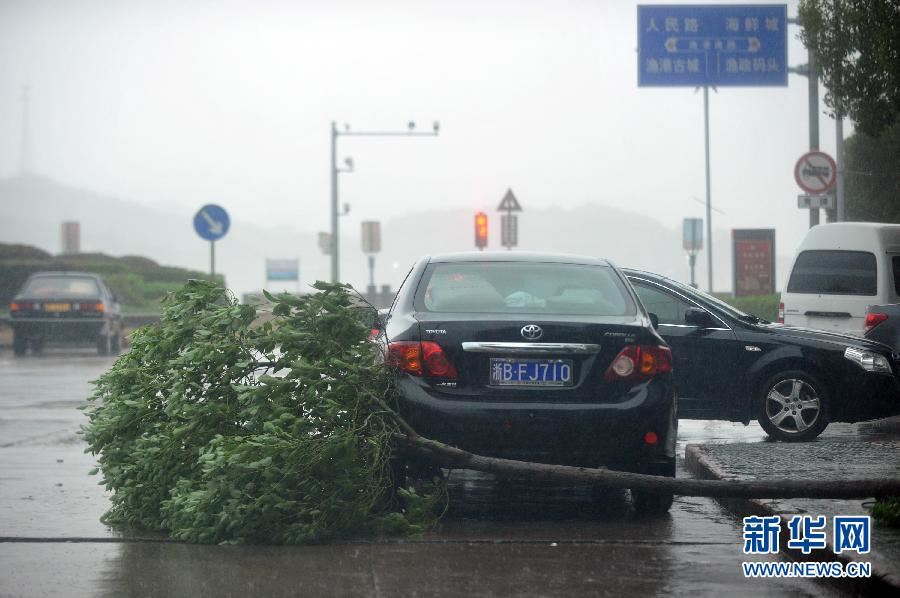 浙江宁波地标建筑摩天轮被台风吹折