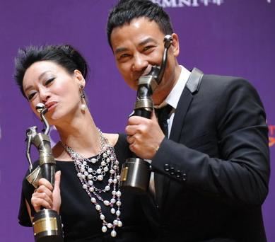 39岁谋女郎董洁离婚多年显苍老，和64岁任达华同框看起来像同龄人