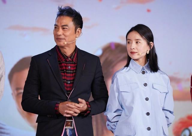 39岁谋女郎董洁离婚多年显苍老，和64岁任达华同框看起来像同龄人
