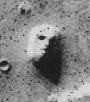美国男子称借助谷歌地图发现火星表面神秘结构