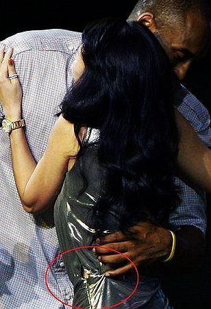 盘点衣服撕裂泄春光的十大女星（图）