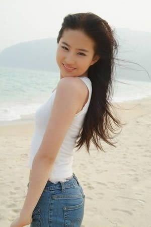 盘点秒杀宅男的童颜巨乳女星（图）