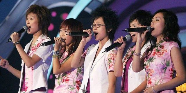 何洁虽然做音乐不如李宇春张靓颖，但男人缘和生育能力却秒杀两位