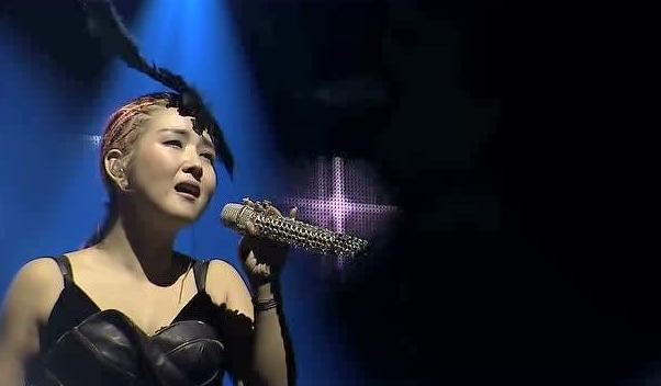 何洁虽然做音乐不如李宇春张靓颖，但男人缘和生育能力却秒杀两位