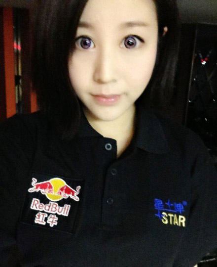 台球美女裁判爆乳一夜走红遭人肉（图）