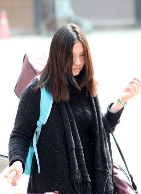 实拍上戏艺考美女考生清新靓丽（图）