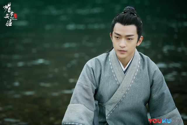 屈楚萧反击黑料！火到北美的《流浪地球》票房能超《战狼2》吗？