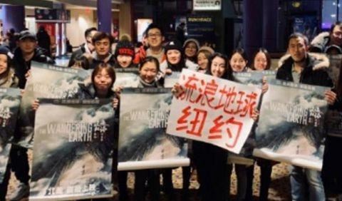 屈楚萧反击黑料！火到北美的《流浪地球》票房能超《战狼2》吗？