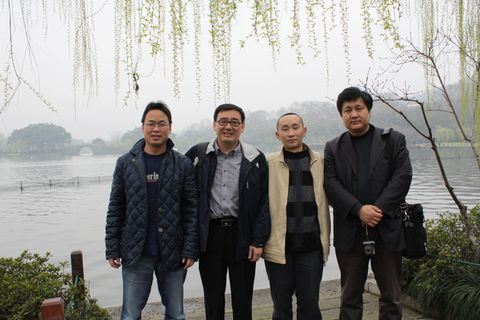 她逃离疯人院，他刚刚走出监狱