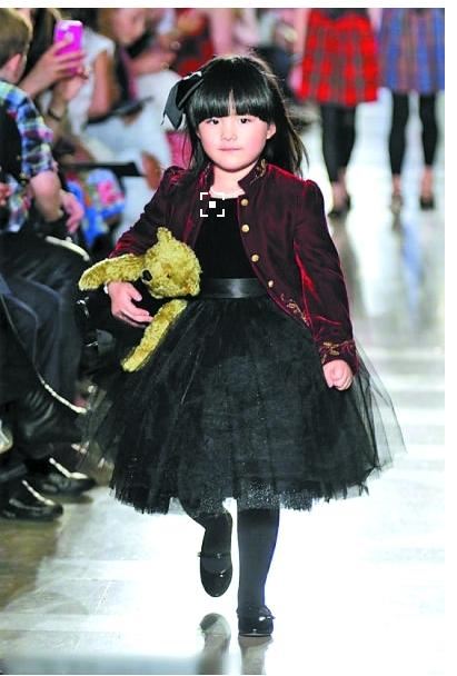 李湘晒王诗龄打高尔夫照片，比田亮女儿森碟运动风采差几条街