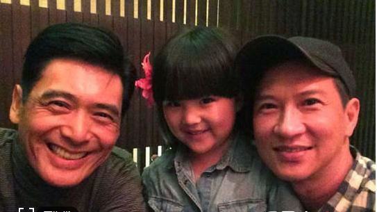 李湘晒王诗龄打高尔夫照片，比田亮女儿森碟运动风采差几条街