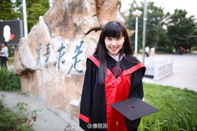 致官网瘫痪的“人大女神”为何会走红网络?(图)