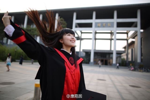 致官网瘫痪的“人大女神”为何会走红网络?(图)