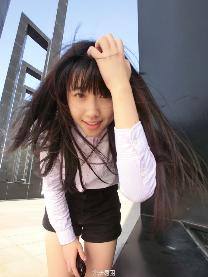 致官网瘫痪的“人大女神”为何会走红网络?(图)