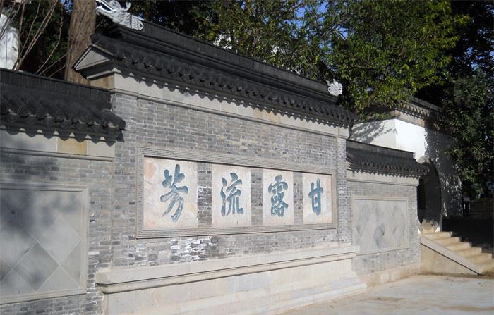 京口瓜洲一水间